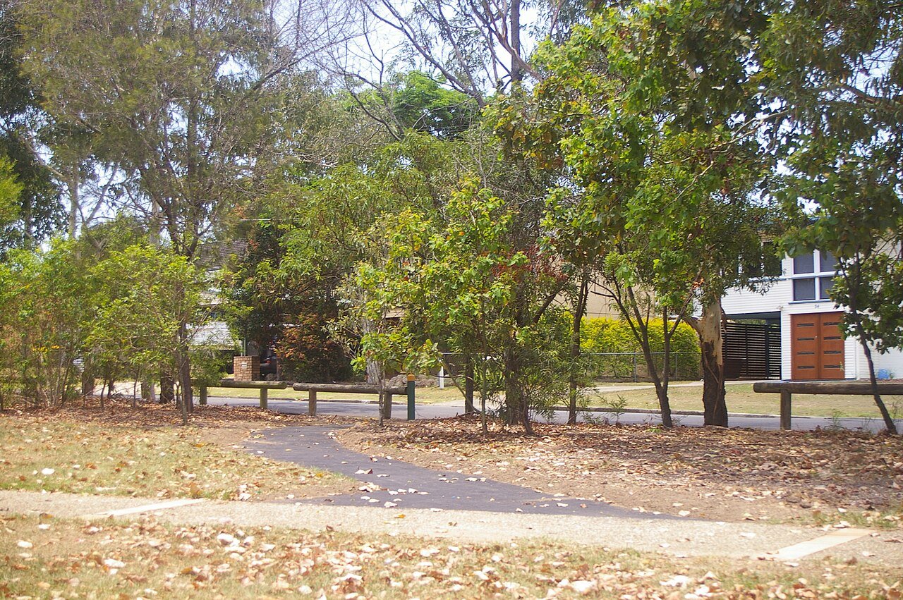 Path into 7th Brigade Park from Navarre Street, Chermside