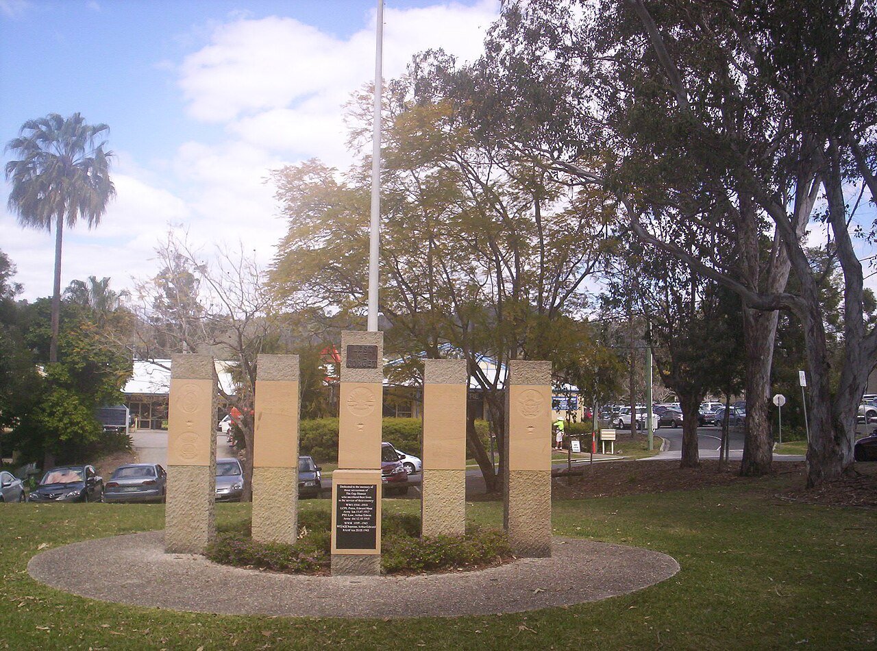 War memorial at Walton Bridge Reserve, The Gap