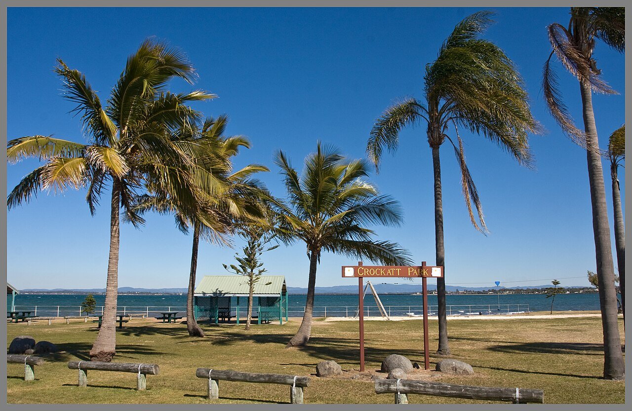 Palm trees and seating by the water at Crockatt Park